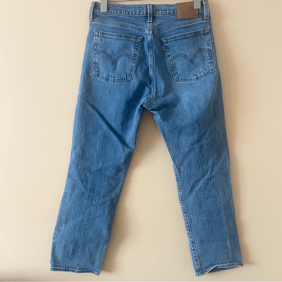 Levi's Women's Light Blue Straight Leg Jeans - Picture 6 of 8